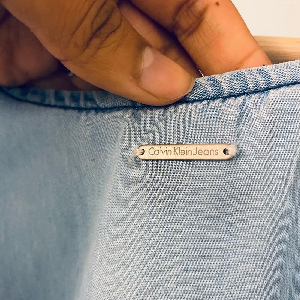 Calvin Klein top. - Picture 3 of 8